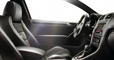 
Description des modifications apportes  l'intrieur de l'habitacle de la VW Golf GTI 35 Edition.
 